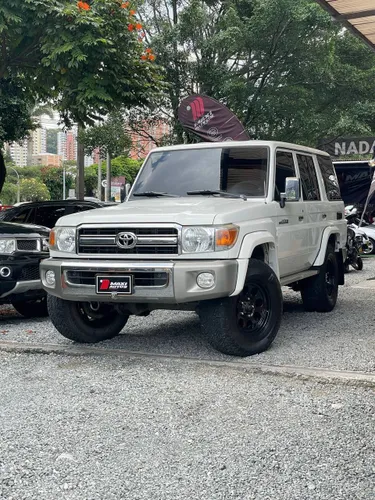 TOYOTA LAND CRUISER 70 MECANICA 4X4 GASOLINA 4.000L