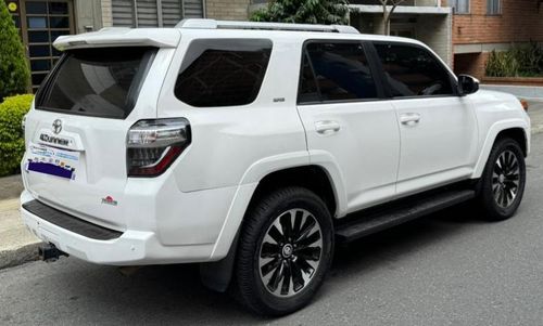TOYOTA 4RUNNER 2018 AUTOMATICA EN CUERO CON ESCOTILLA Y FULL EQUIPO
