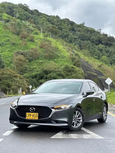 Mazda 3 touring hibrido 2023