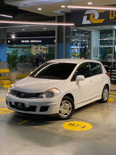 NISSAN TIIDA PREMIUM 1.8 MT 2012