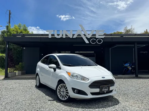 FORD FIESTA TITANIUM  