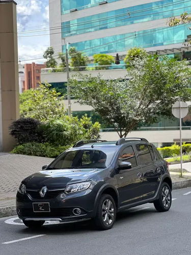 Renault Sandero Stepway DynamiqueIntens Night  Day 1.6cc 16v