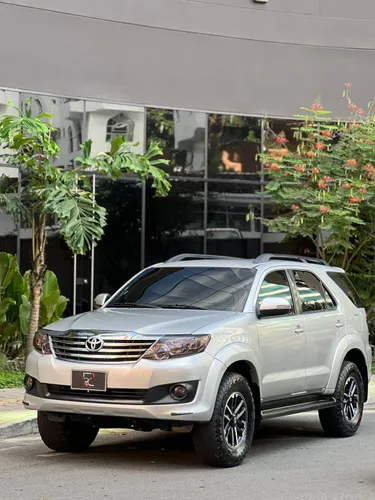 Toyota Fortuner SR5 2.7cc  