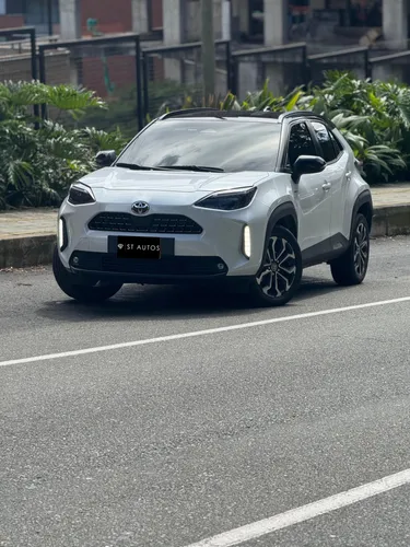 Toyota Yaris xls 2025