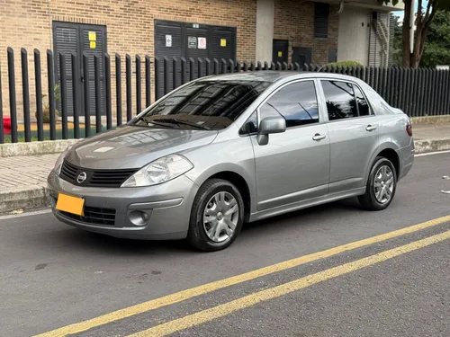 Nissan Tiida Emotion 2012