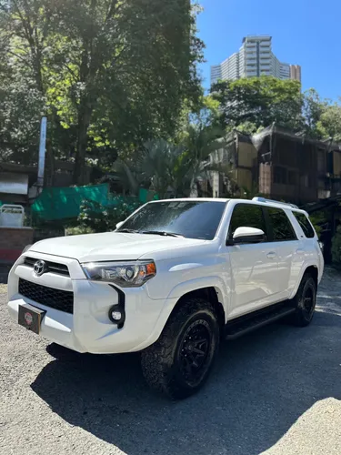 TOYOTA 4 RUNNER SR5 2023