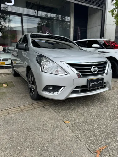 Nissan versa drive 2022