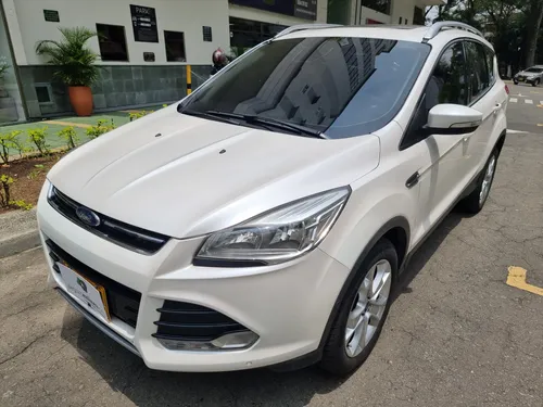 Ford Escape 2.0T Titanium AUTOMATICA 4x4 modelo 2016