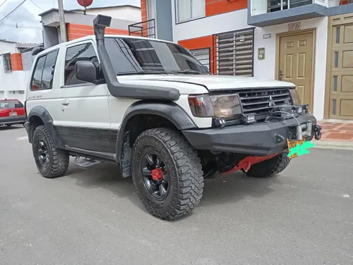 Mitsubishi Montero 