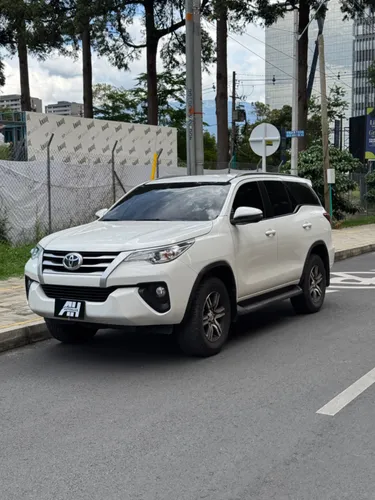 TOYOTA FORTUNER SW4 STREET 