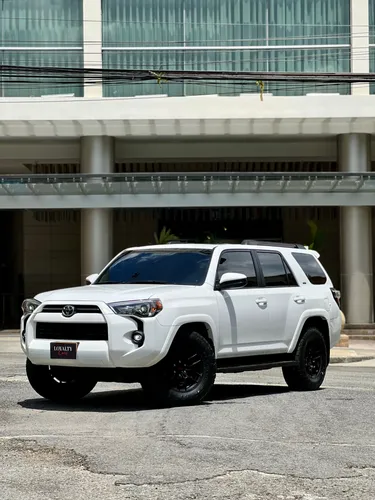 TOYOTA 4 RUNNER SR5 2022