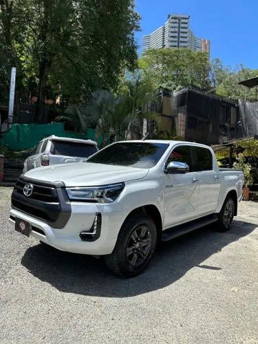 Toyota hilux 2.4 at 4x4 2023
