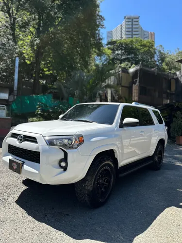 Toyota 4 runner sr5 2023
