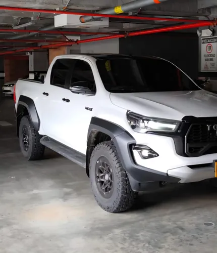 Toyota Hilux GR-Sport 2025  Blindaje Nivel 2 Plus  3.600 km  Blanca Perlado  2.8 Disel