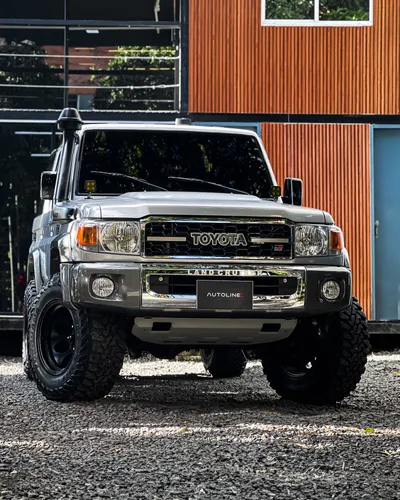 Toyota LC 70 B2 2011