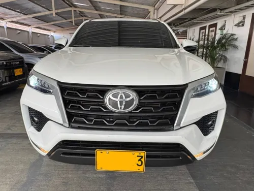 Toyota Fortuner SR 2023