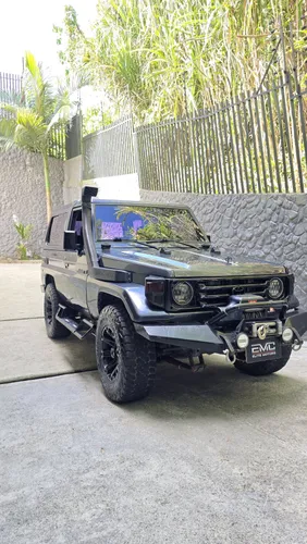 Toyota macho land cruiser FZJ