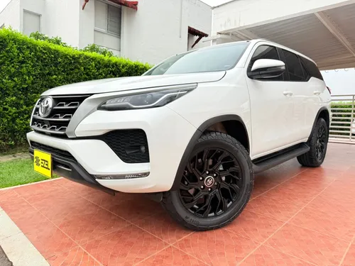 TOYOTA FORTUNER 2.8 DIESEL 4x4 2023 AUTOMATICA 17.000 Kms
