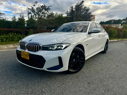 BMW 330e IPERFORMANCE HYBRID M PACK