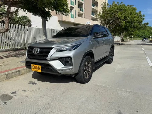TOYOTA FORTUNER SR 2021