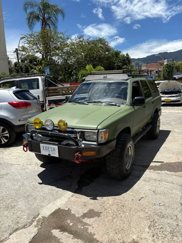 TOYOTA 4RUNNER AT