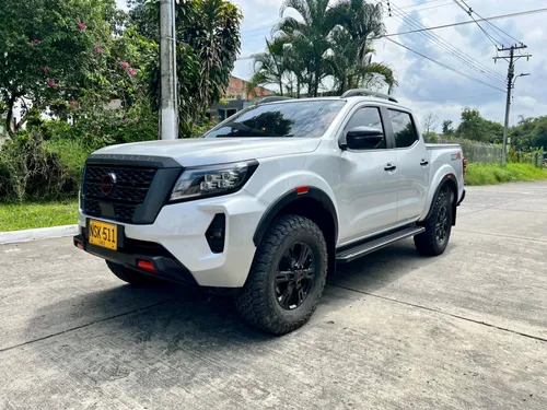NISSAN FRONTIER GASOLINA 2024