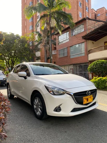 Mazda 2 Sedan Touring Mecnico