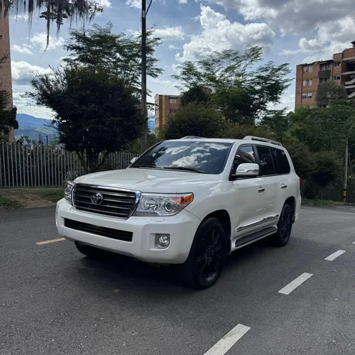 TOYOTA LC200 Sahara ARABE 2015