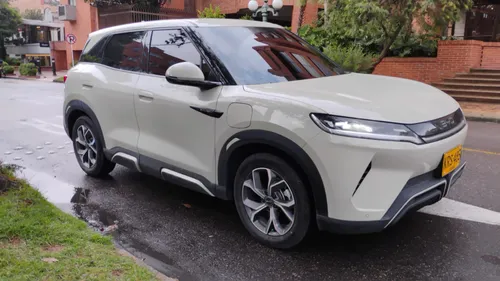 BYD yuan Up ev elctrico 2025 aut