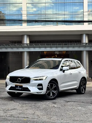 VOLVO XC60 B5 MOMENTUM MILD HYBRID 2022