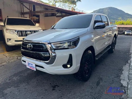 TOYOTA HILUX 2023