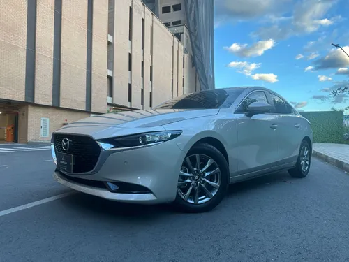Mazda 3 Touring Hibrido 2025