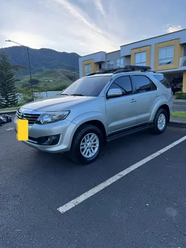 Toyota fortuner 2.7 7 puestos 