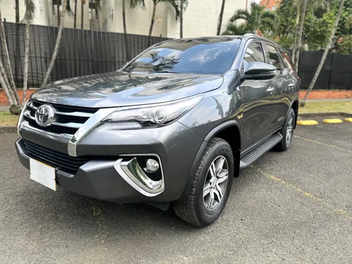 Imagen de vehículo - TOYOTA FORTUNER SR 