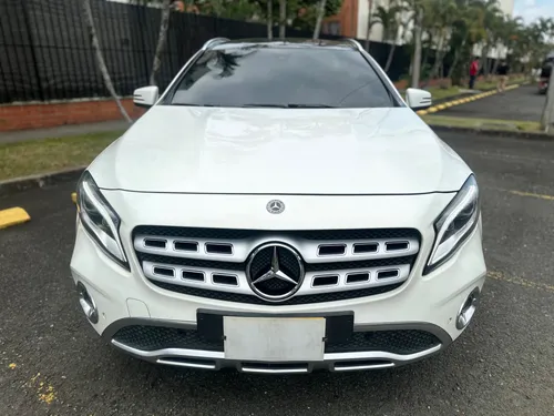 Imagen de vehículo - MERCEDES BENZ GLA 200