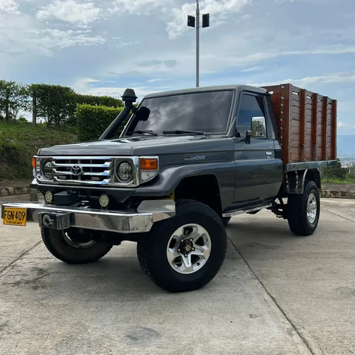 Toyota FZJ 79 hembra 2007
