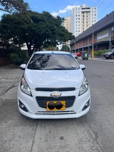 Chevrolet Spark GT blanco 2015