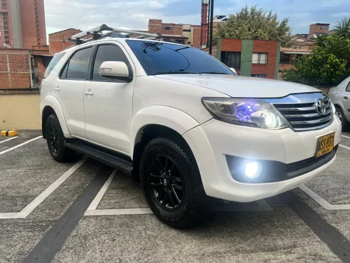 Toyora fortuner 4x2 muy buen estado