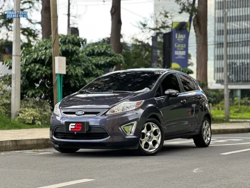 FORD FIESTA TITANIUM 2013