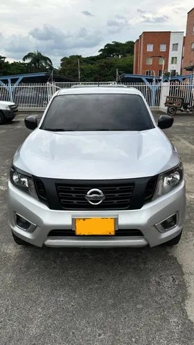 Nissan Frontier np300 sabanera 