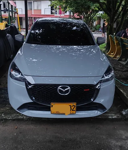 Mazda 2 agrand Touring LX Casi Nuevo