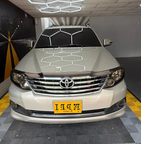 TOYOTA FORTUNER URBANA 2016