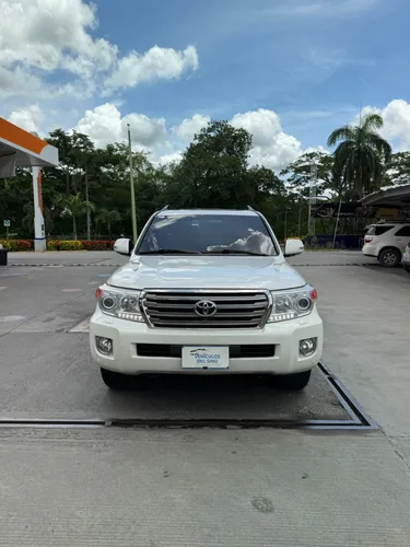 Toyota Land Cruiser LC200 IMPERIAL 4.5cc 2014