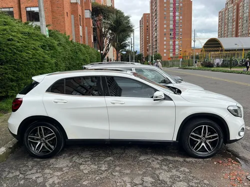 MERCEDES BENZ GLA 200 