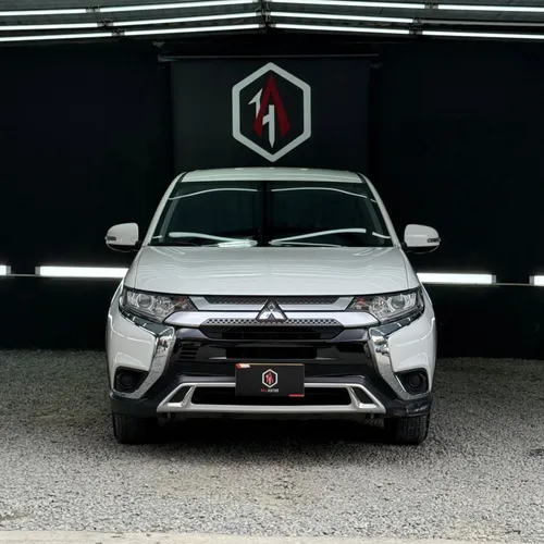 MITSUBISHI OUTLANDER KAITEKI 2022