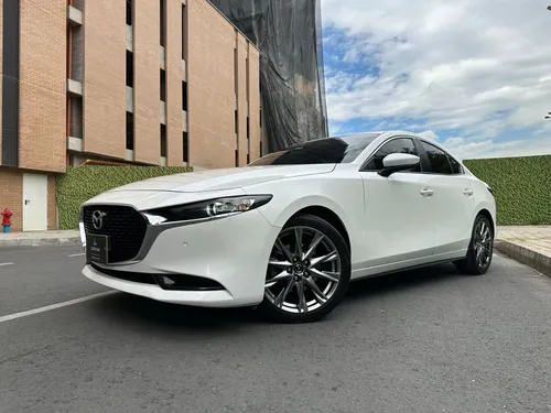 Mazda 3 Touring Hibrido 2023 