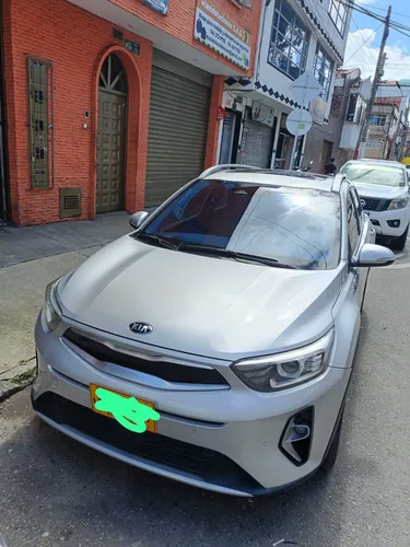 Vendo Kia stonic hibrido full equipo 