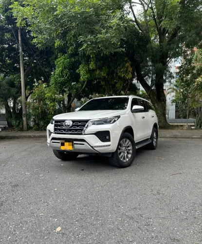 TOYOTA FORTUNER DISEL 2022 2.8 4x4 full equipo como nueva 