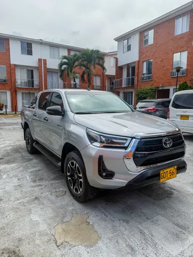 Toyota Hilux SRX diesel 