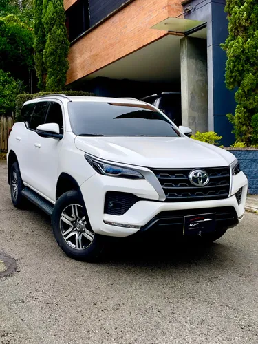 TOYOTA FORTUNER SR 2023
